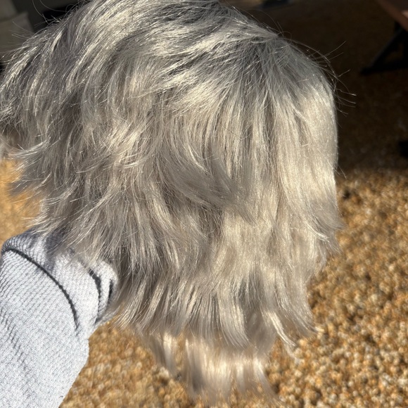 GRAY Pixie Wig! Light & Medium Grey! Basic Average size cap! Great condition! - Picture 10 of 11
